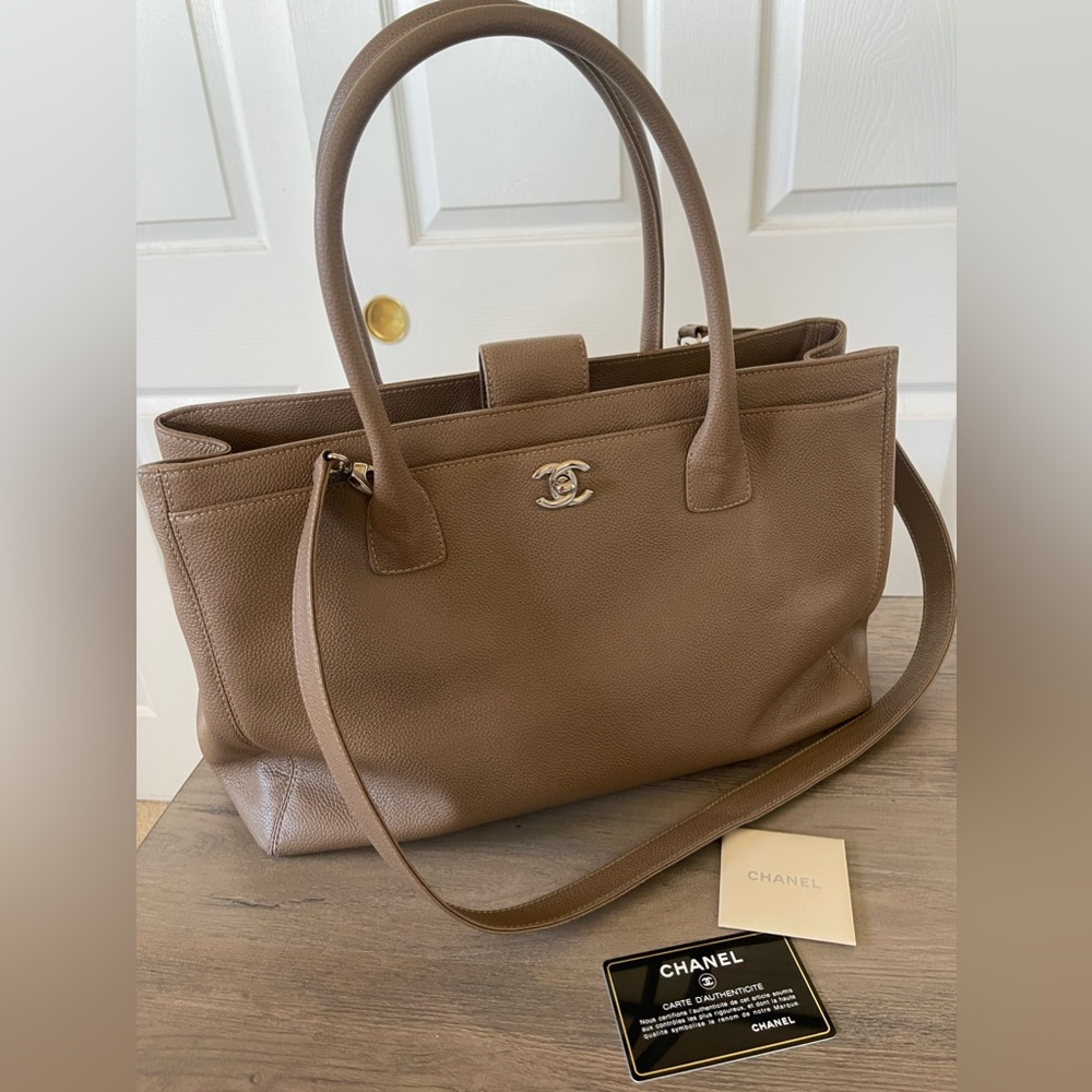 CHANEL EXECUTIVE CERF TOTE - CAMEL